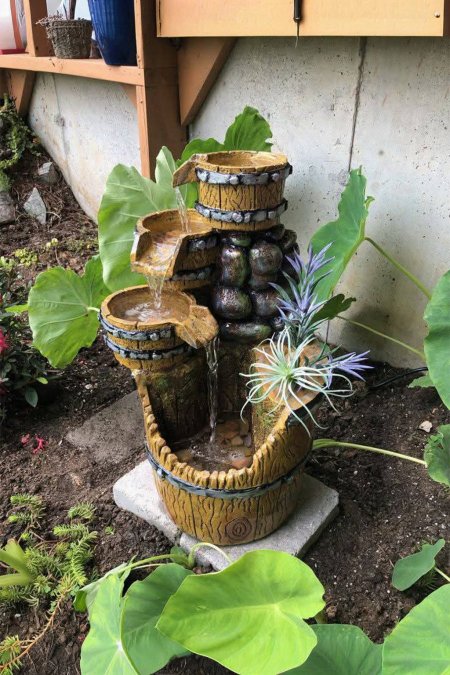 نافورة البراميل الخشبية المتدرّجة